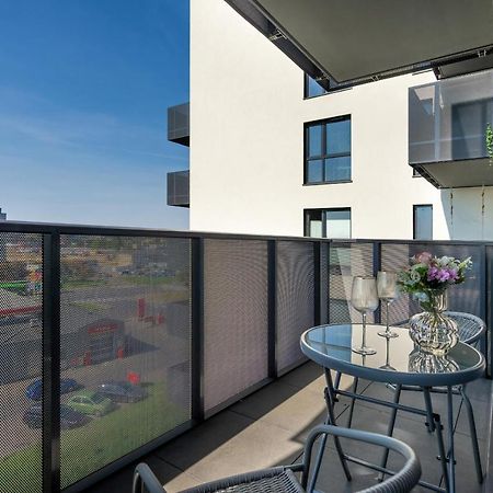Wojciechowskiego Apartment With Parking By Noclegi Renters Poznań Eksteriør billede