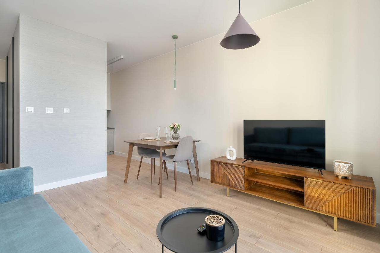 Wojciechowskiego Apartment With Parking By Noclegi Renters Poznań Eksteriør billede